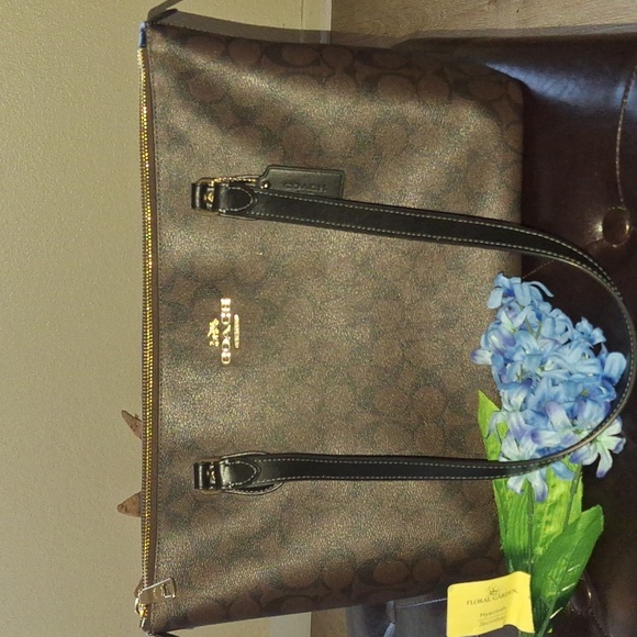 Coach Gallery Tote - Picture 1 of 8